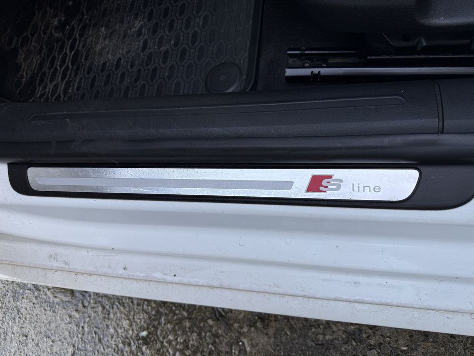 Audi A5 benzina 2L tfsi, s line , plafon negru