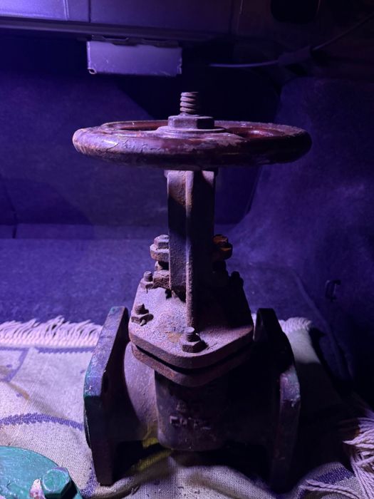 Продам задвижку на 80