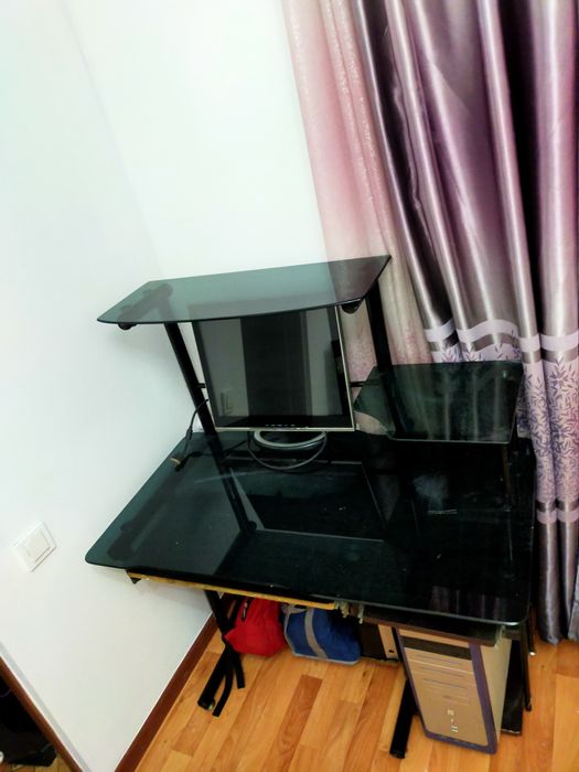 Продаем стол компьтерный и комод