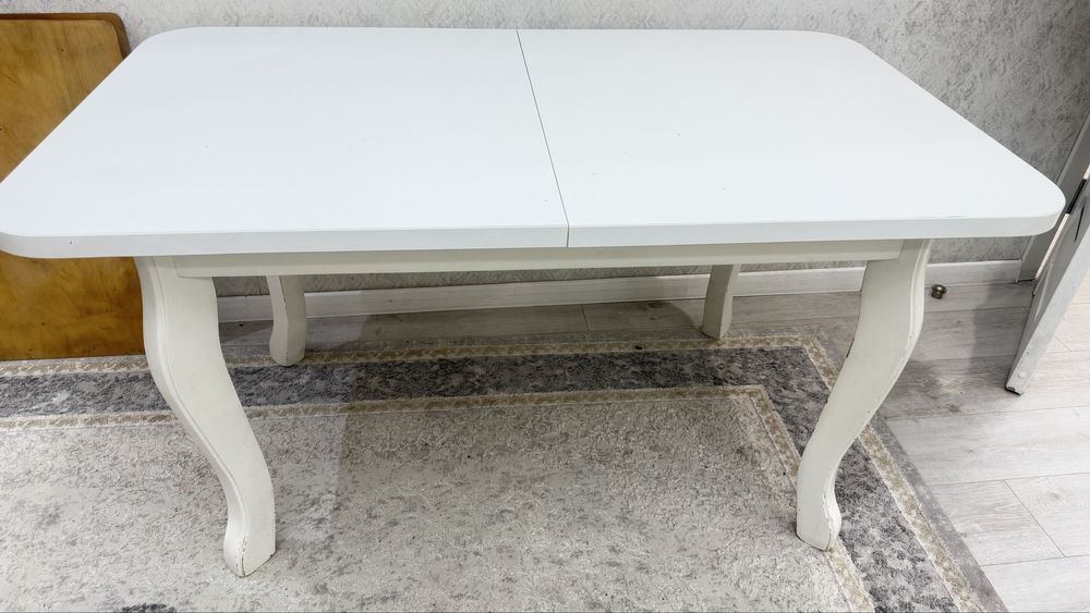 Продам стол кухонный .