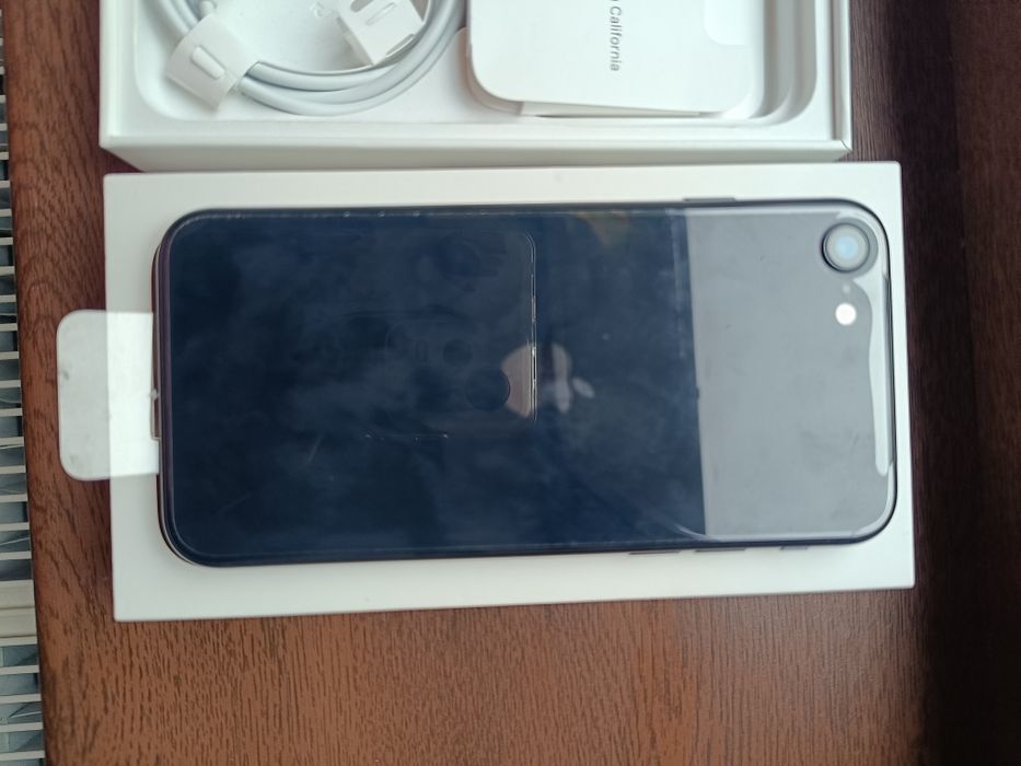 Telefon iPhone SE nou