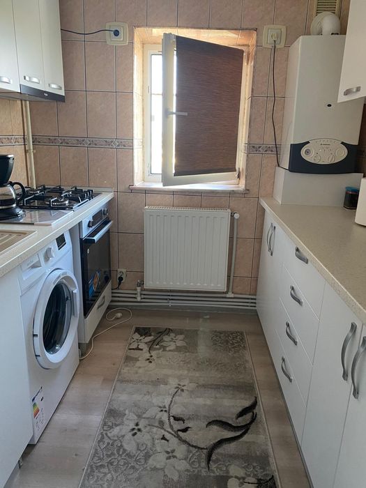 Vand garsonieră decomandata
