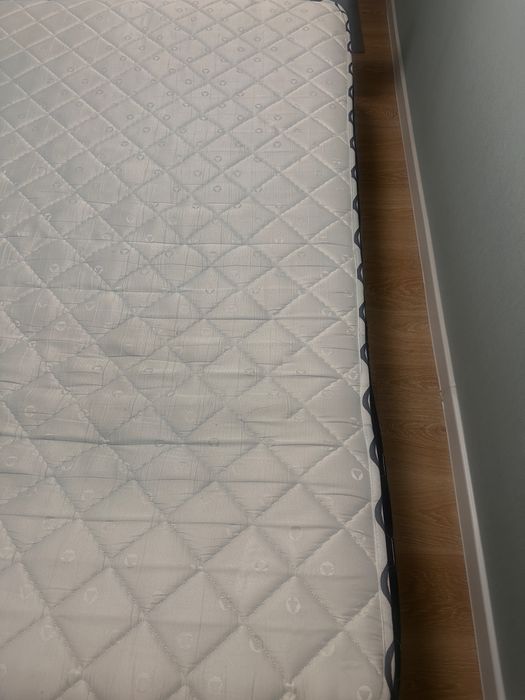 продам белую КРОВАТЬ и матрас