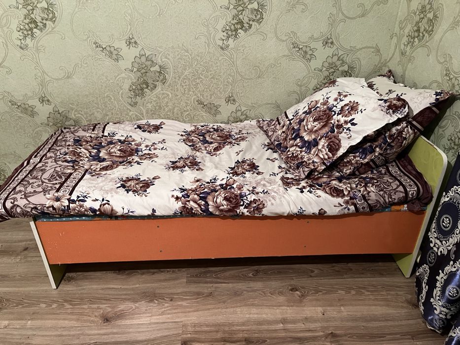 Шкаф и кровать для детской комнаты