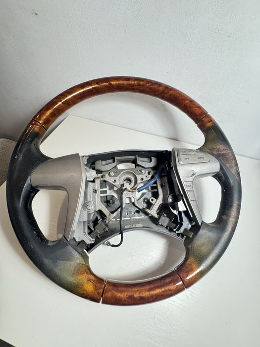 Руль дерево Камри 40-45