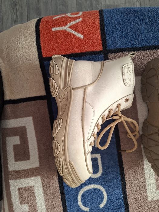 Женская обувь, сапоги, босоножки, ботинки