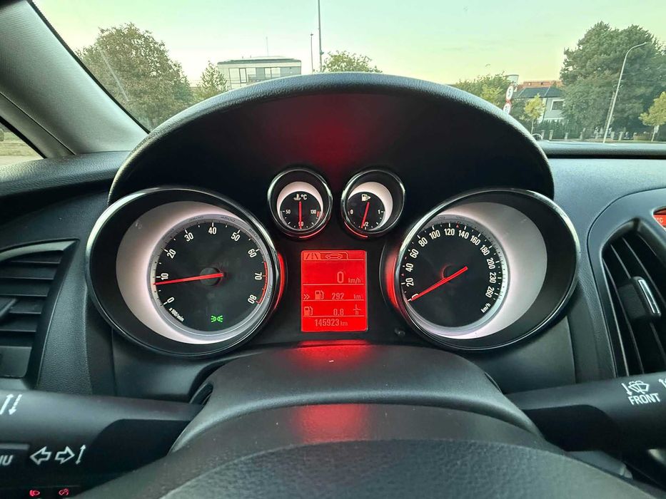 Opel Astra J Hatchback 1.6 Benzina 120 Cp Euro6 Cutie Manuala 146000KM
