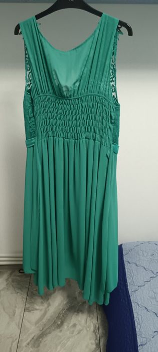 Rochie de zi nu știu mărimea nu are firmă a fost făcută pe comandă acum una nu a fost purtată niciodată