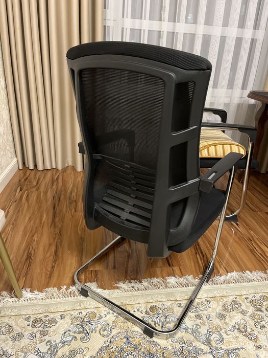 Продам офисные стулья