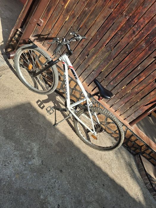 Vând bicicletă în stare foarte bună.