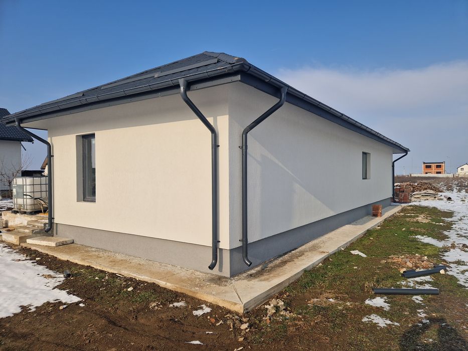 Casă parter 3 dormitoare la cheie Dragomirești Vale