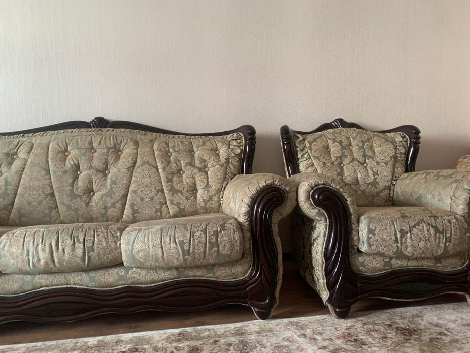 Продам диван с креслами