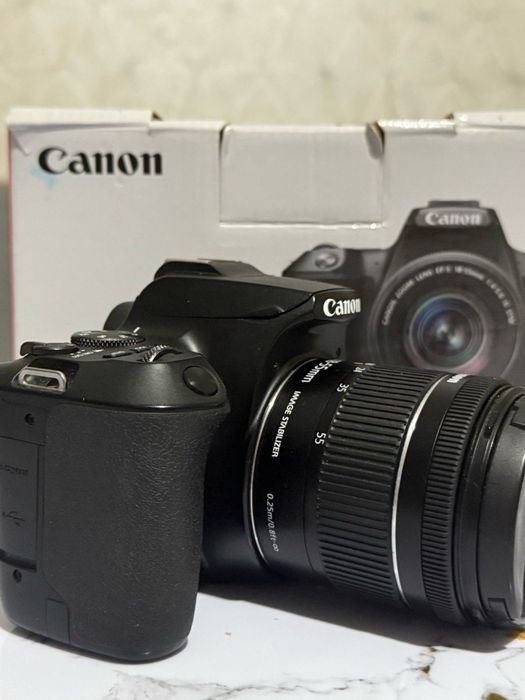 Фотоаппарат Canon 250D