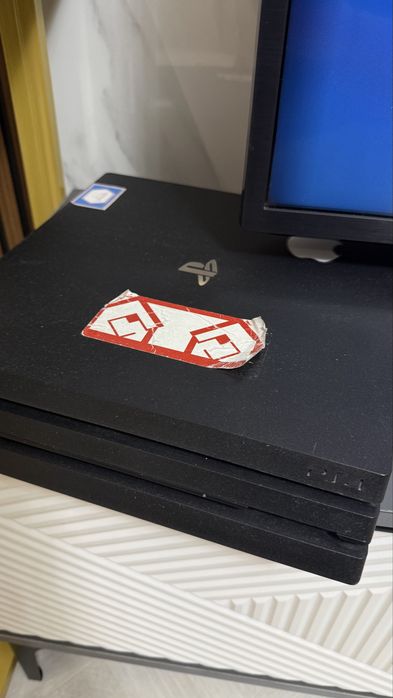 Продаю Play station 4 Pro