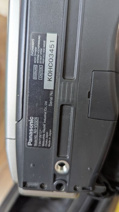 Видеокамеру Panasonic

Model NO. NV-VS5EN

Model NO. NV-VSSE