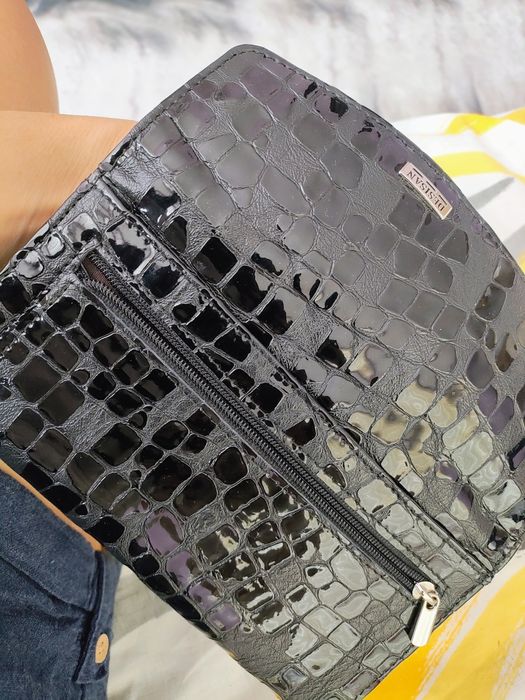 Портфейли естествен лак