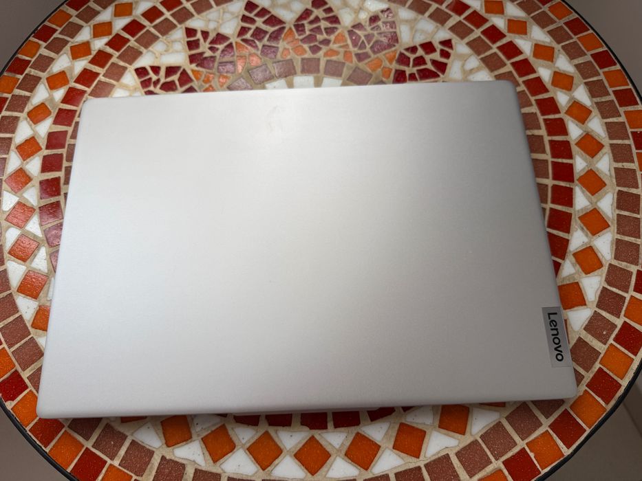 Near-Mint Lenovo IdeaPad Slim 5 | Ryzen 5 8645HS | 16GB RAM | 1TB SSD | Radeon 760M | OLED Display
