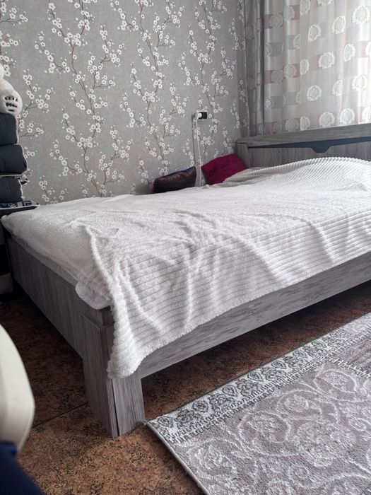 Продаю двуспальную кровать