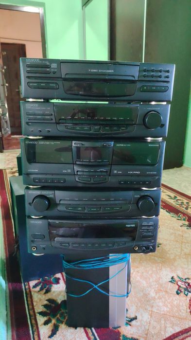 Продаю муз центр стойку KENWOOD.