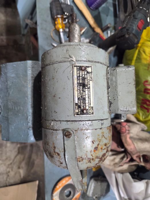 Продам электродвигатель