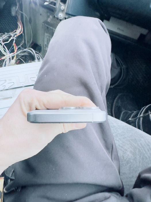 продам Айфон 15 про