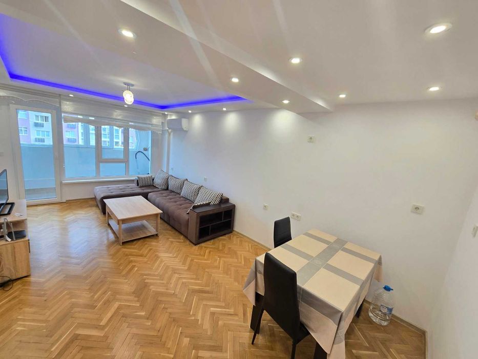 Дава се под наем Двустаен апартамент в Бургас, Славейков - 70 кв.м за 510 € - Снимка #1