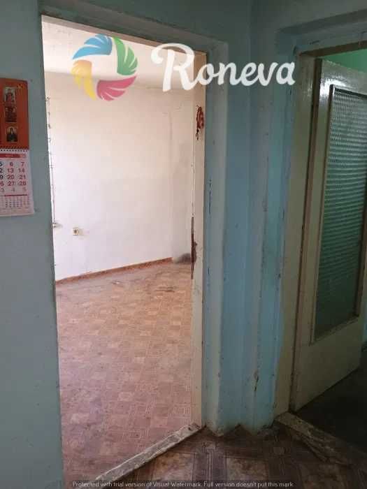 Двуетажна къща в самостоятелен двор