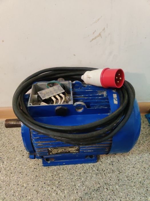 Преобразователь частоты Innovert 7,5КВт + двигатель