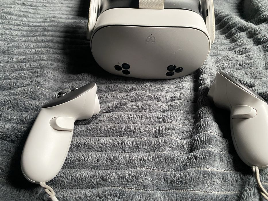 Oculus Quest 3s.