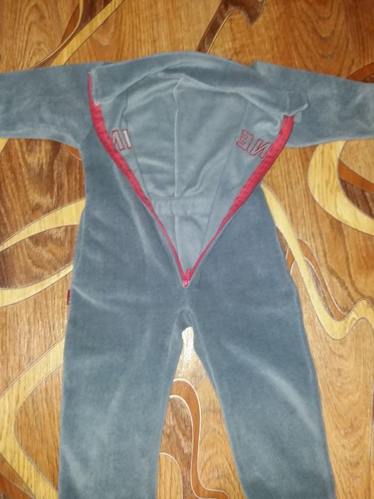 Велюровый комбинезон