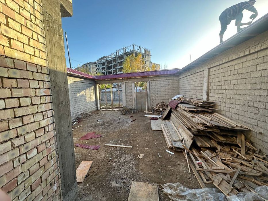 Eshonguzar bekbaraka dom orqasida ikki sotik uch qavat karobka