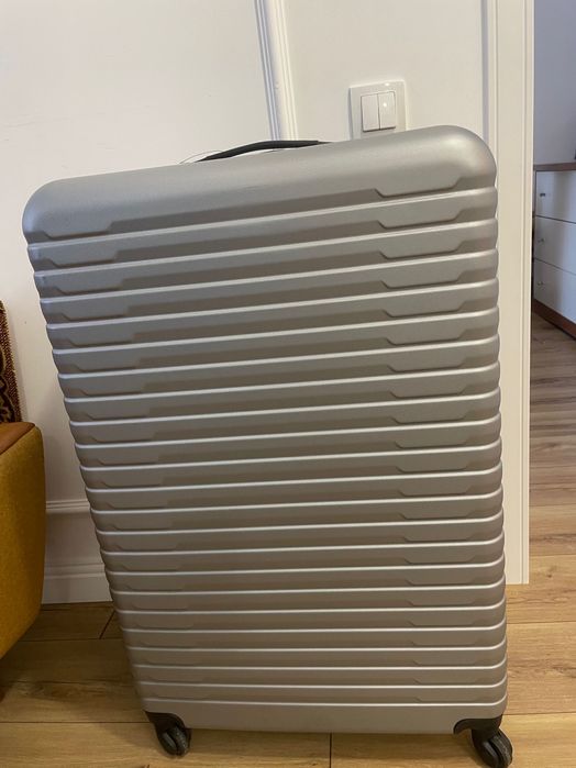 Продам классный чемодан