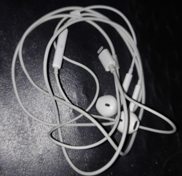 Iphone headphones lightning connect