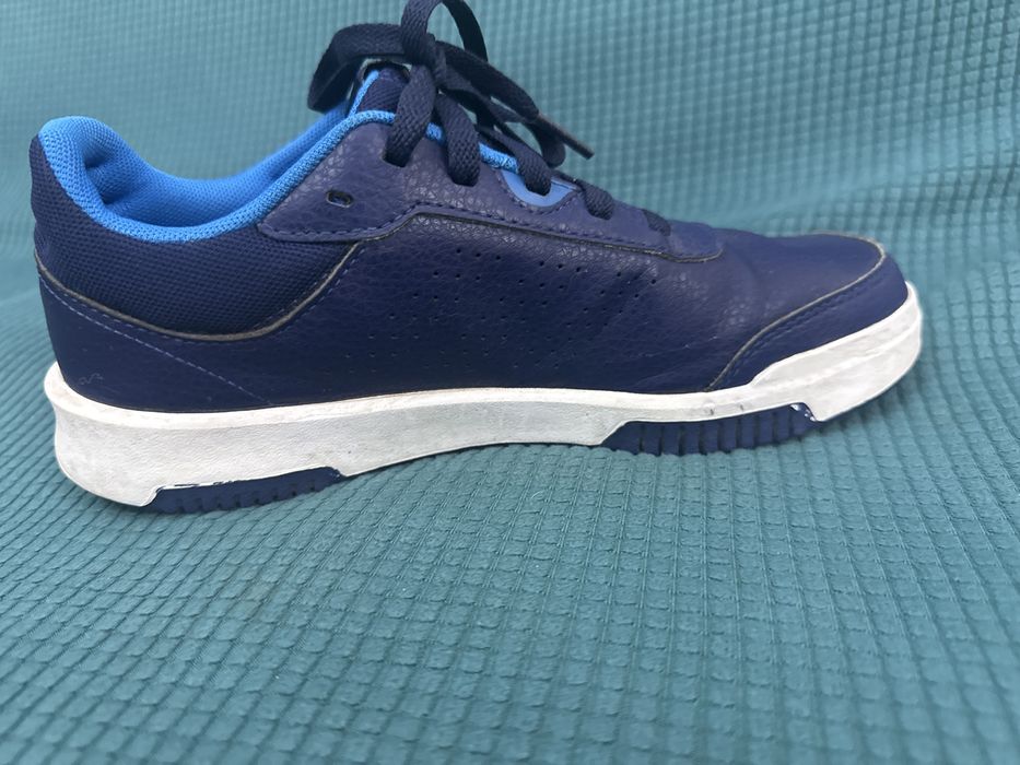 Обувь спортивная