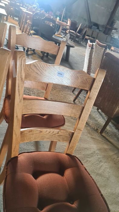 Масивни столове с дамаска