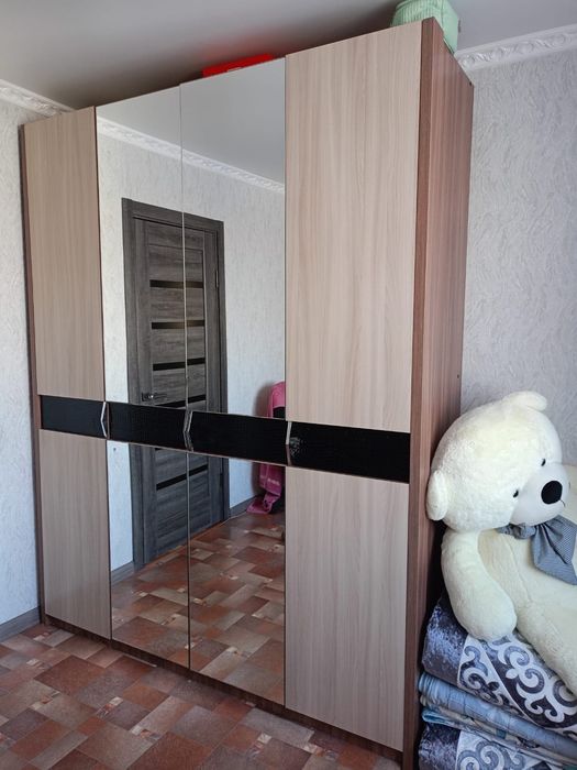 Продам шкаф и две кровати