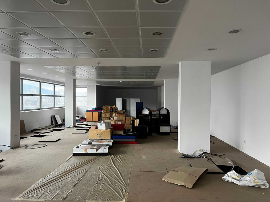 Дава се под наем Офис в София, Сухата река - 315 кв.м за 2493.39 € - Снимка #1