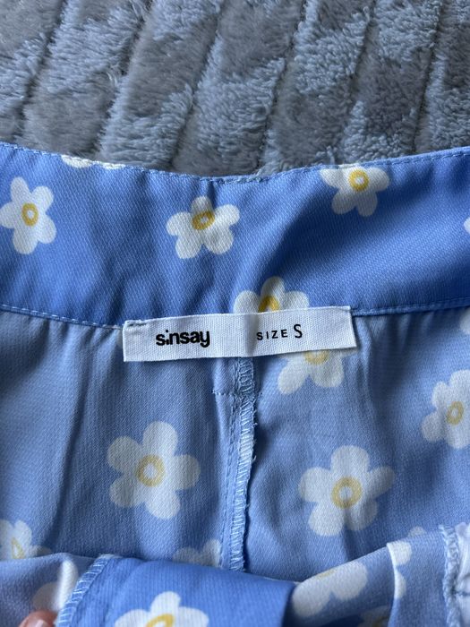 Pantaloni scurti lejeri model floral