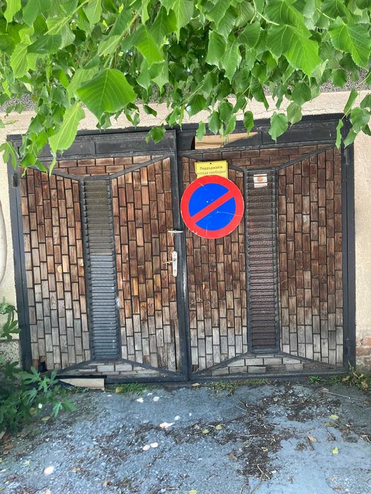 Самостоятелен етаж от къща с двор, голяма веранда и гараж в Хасково – под наем или за продажба