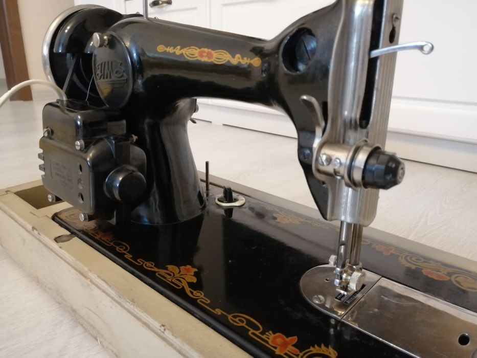 Mașină veche de cusut rusească Podolsk-2, 1971 URSS (funcțională)