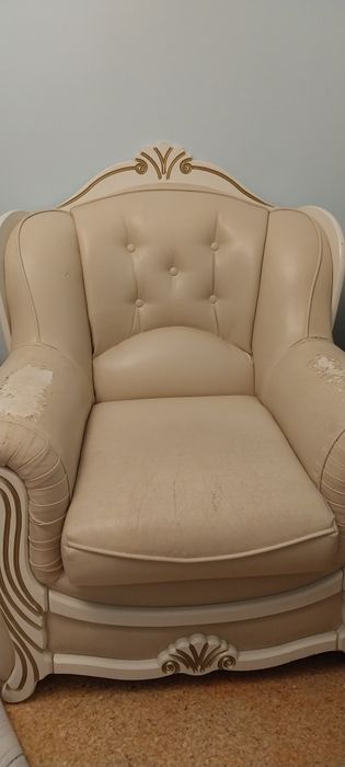 Продаётся два кресла из экокожи