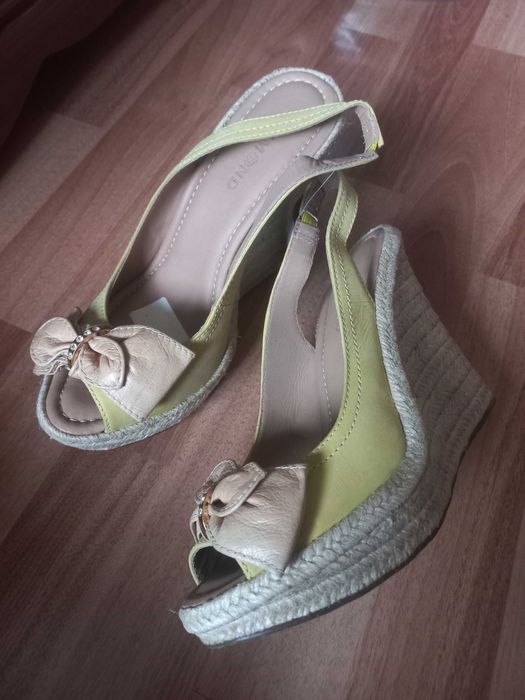 Кожаные босоножки