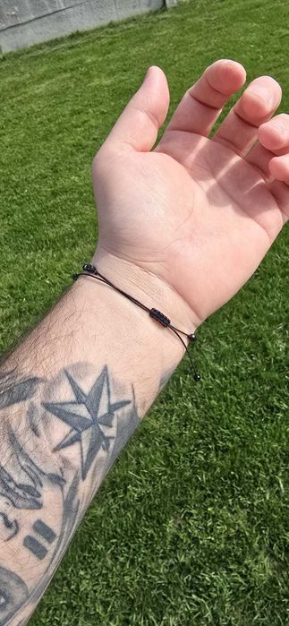 Brățară handmade cu aur 14K (bile 2.5 mm) și mărgele negre, reglabilă, unisex