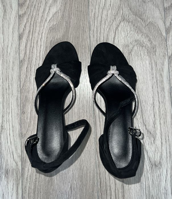 Sandale negre cu baretǎ argintie