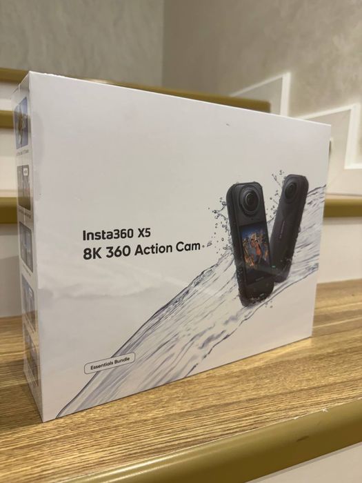 Insta 360 x5 action camera.Essentials bundle. Combo
