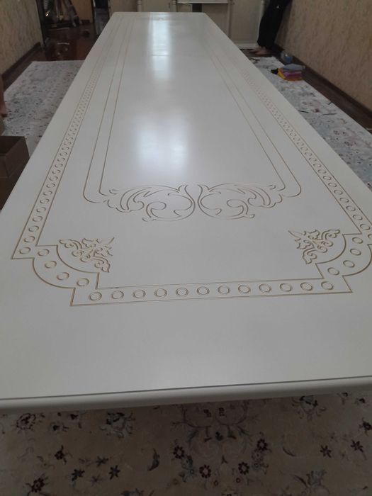 Стол сатылады қонақ бөлмеге