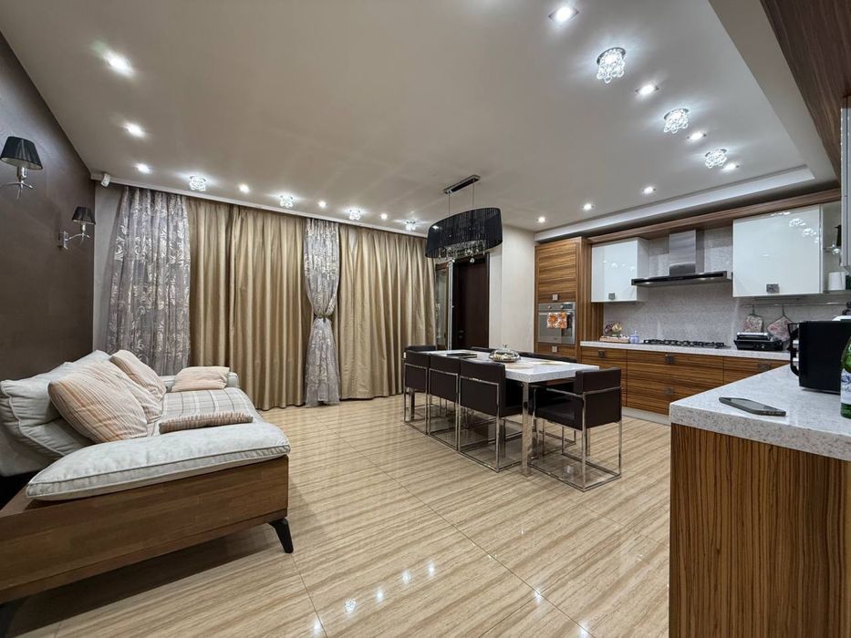 Продам квартиру на Цум Ц-7