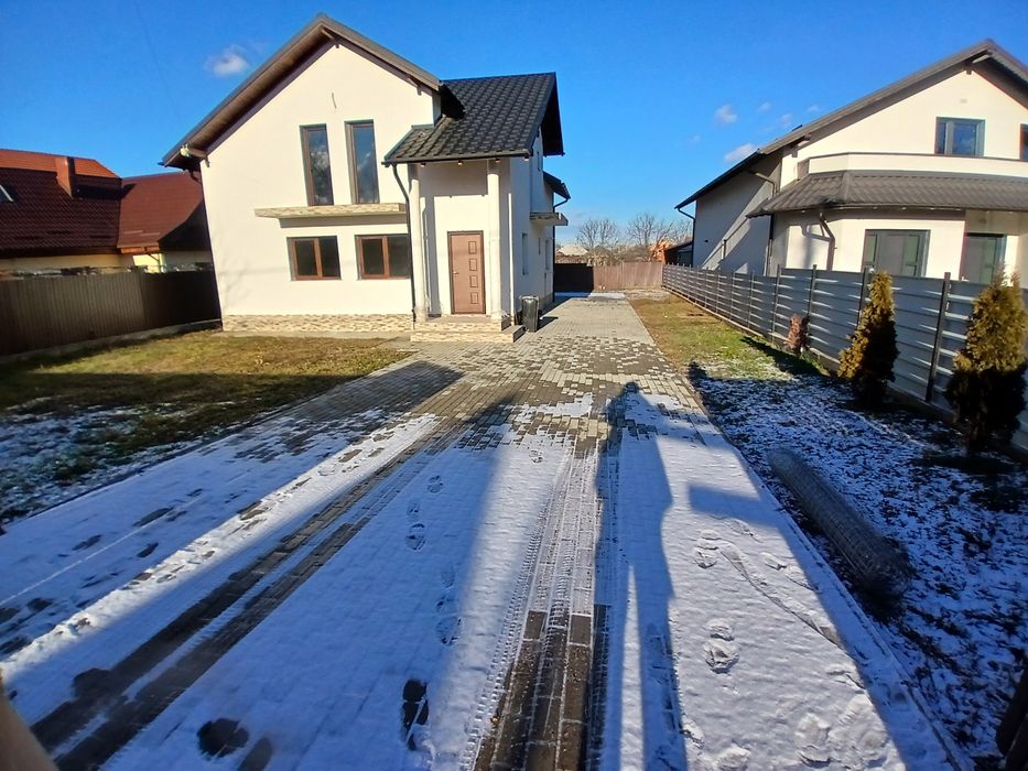 Închiriez casa Savinesti