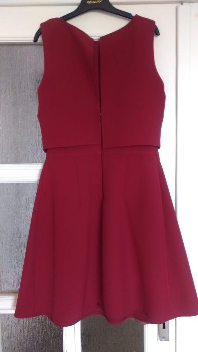 Рокля с интересен гръб