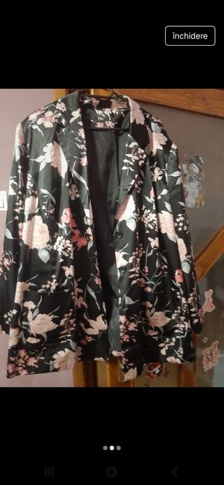 Vînd  sacou  floral  mărimea  8XL (54)pentru mai multe detalii prin sm